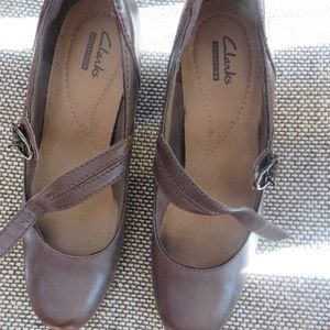 Clarks Brown Leather Mary Jane Pumps